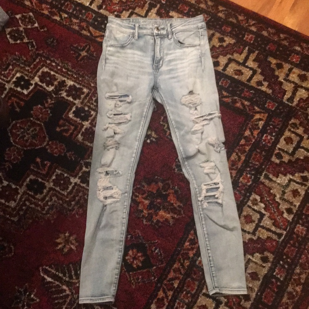 American Eagle high rise distressed 👖 jeans!!